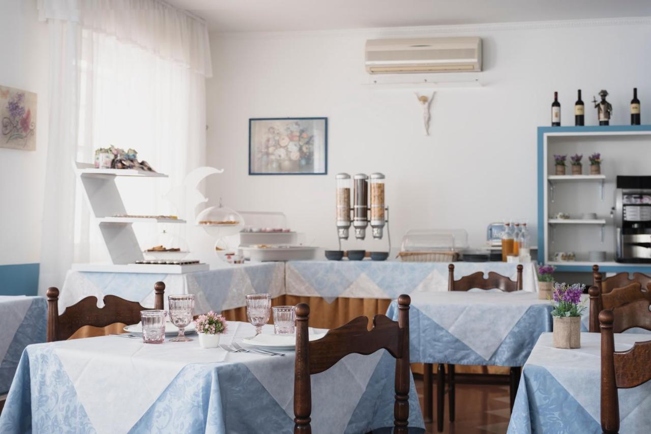 Hotel Cheri Rimini Eksteriør billede