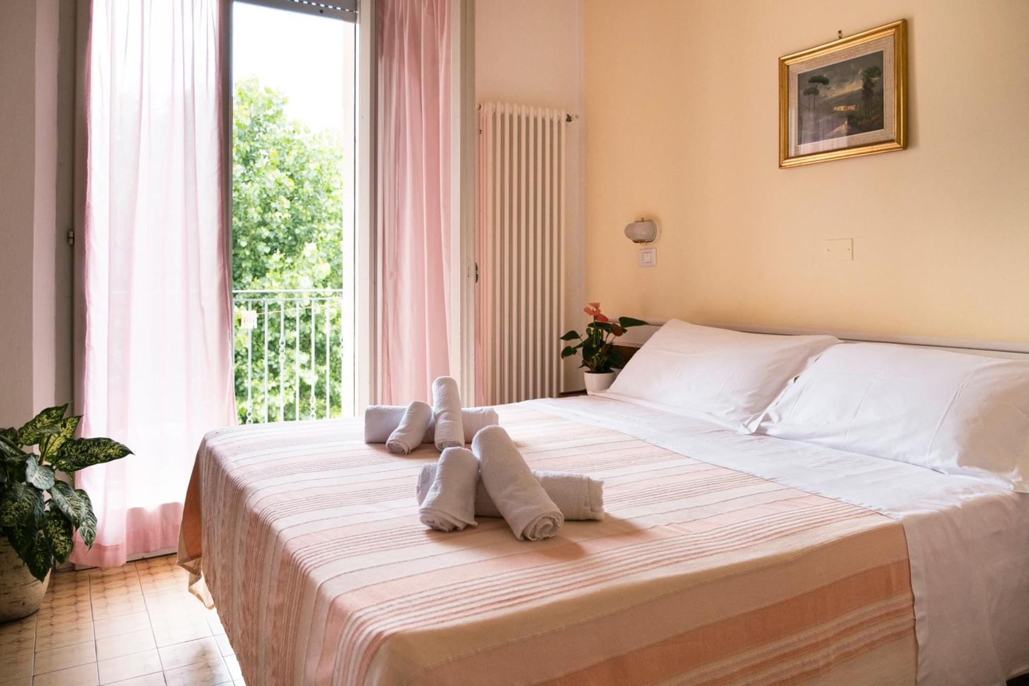 Hotel Cheri Rimini Eksteriør billede